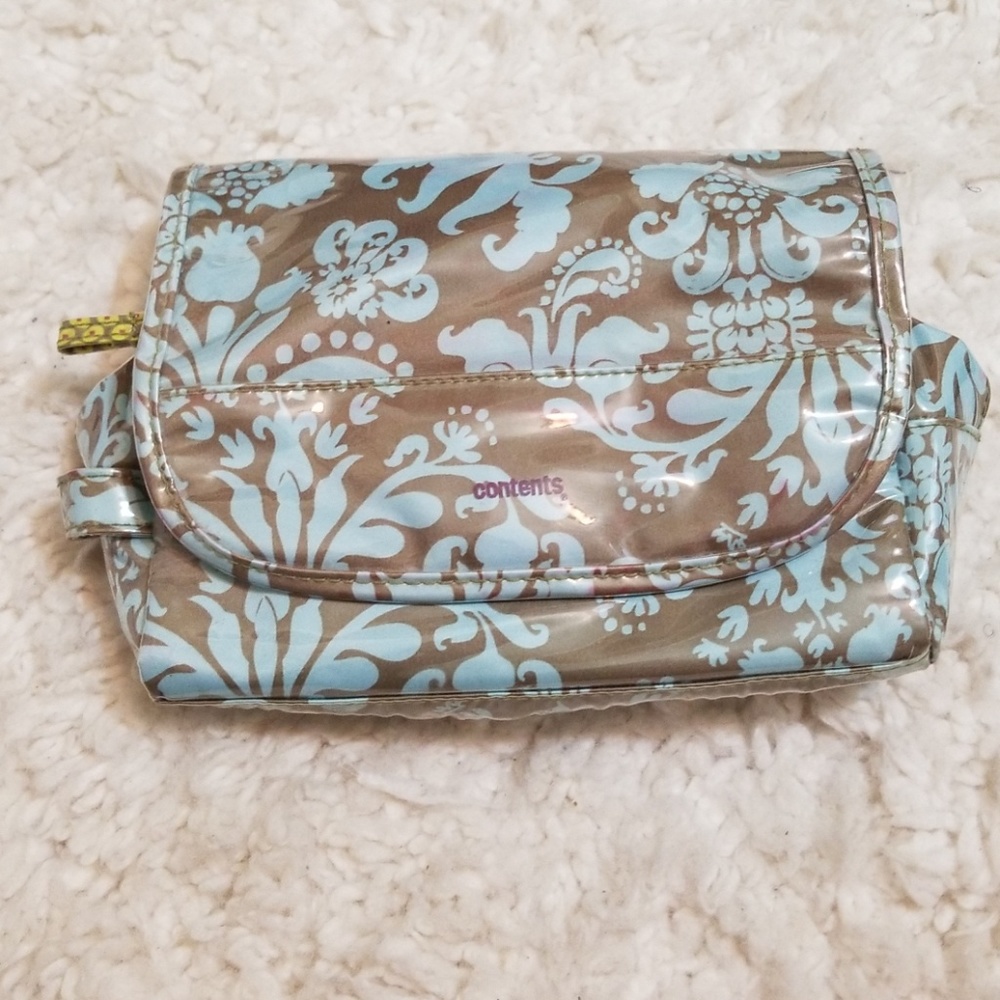 Travel toiletries bag/makeup bag